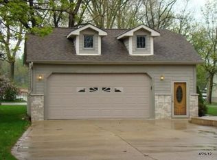 5533 Peninsula Dr W, Waterford, WI 53185