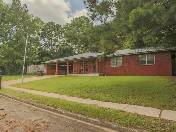 1702 SE Adams St, Idabel, OK 74745