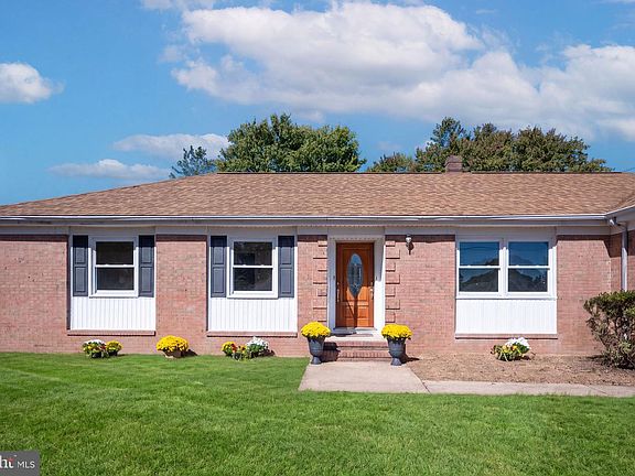 4th image of 239 Darl Cir