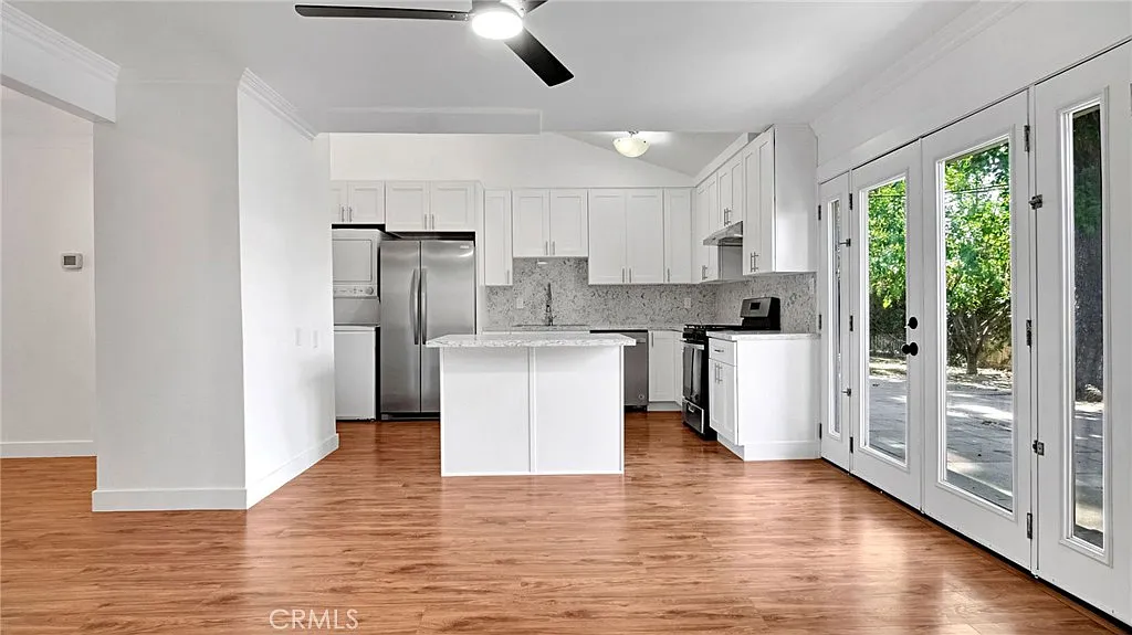 3 bed, 1260 sqft, $3,000 — Photo 2