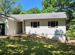 8 Warpath Dr, Cherokee Village, AR 72529