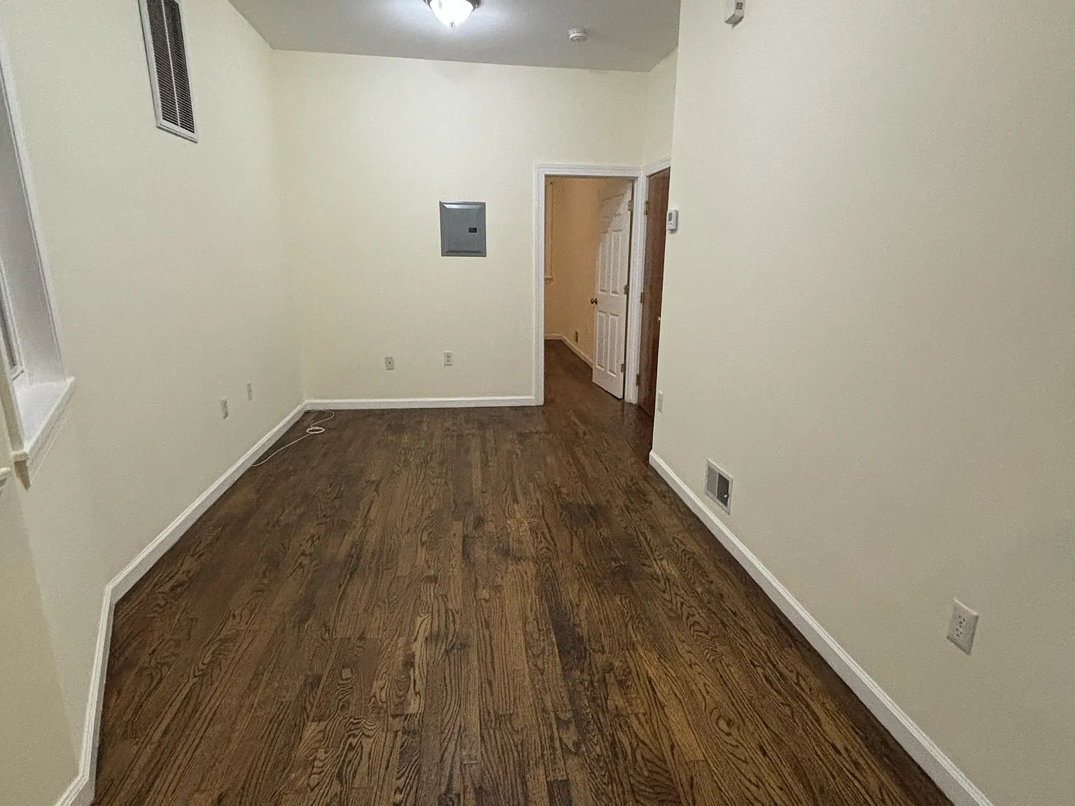 42 Hawkins Street - 1R — Photo 4