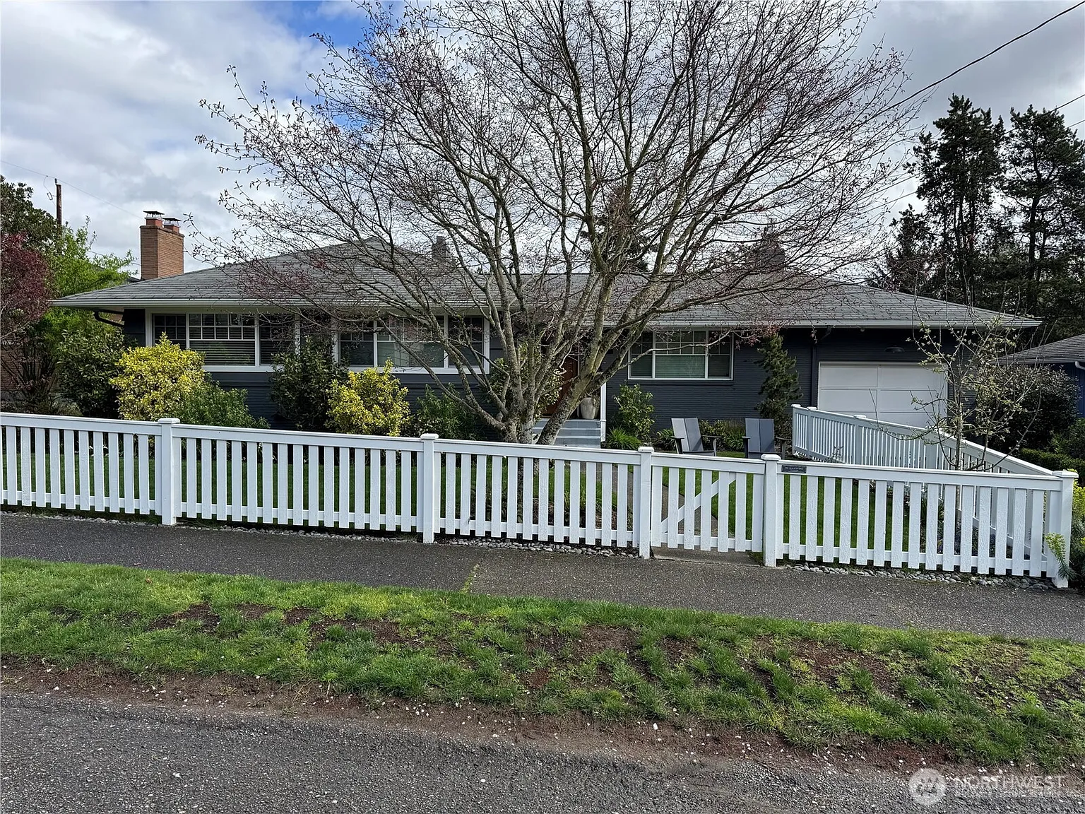 6230 54th Avenue NE photo 1