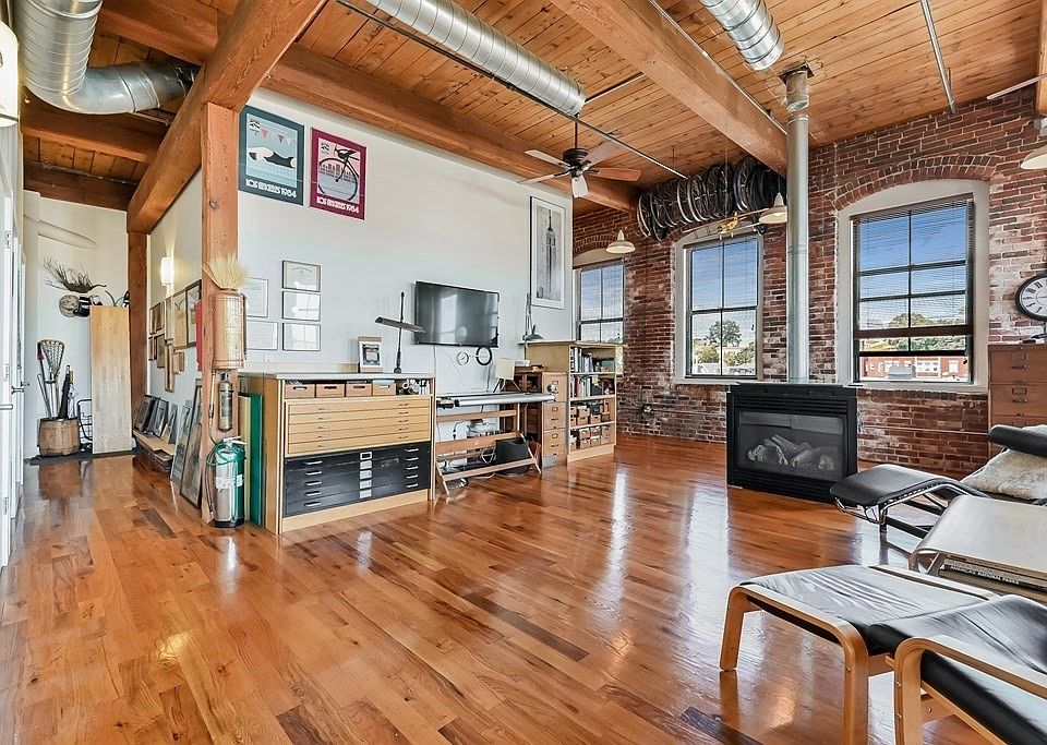 1st image of 589 Essex St Unit 401