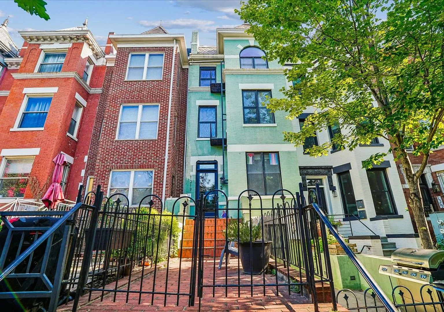 Modern 2BR 2BA Apartment in Columbia Heights — Photo 1