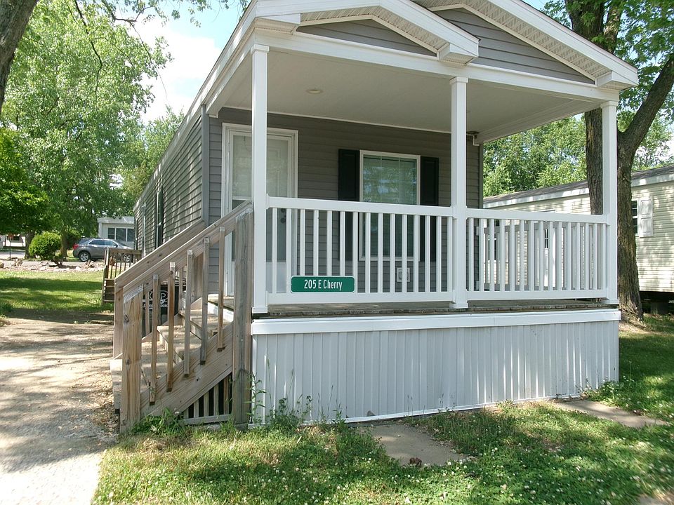 1st image of 205 E Cherry St