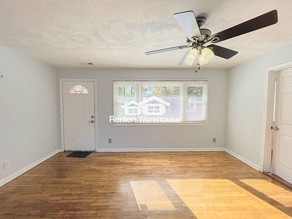 3rd image of 4940 Erskine St