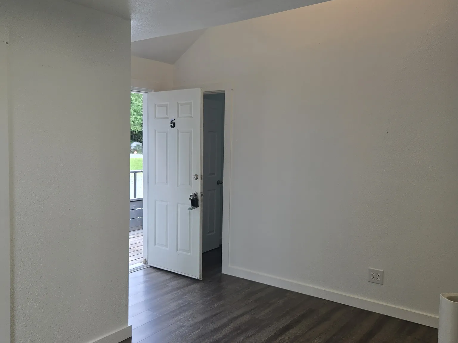 1 bed, 650 sqft, $1,500 — Photo 3
