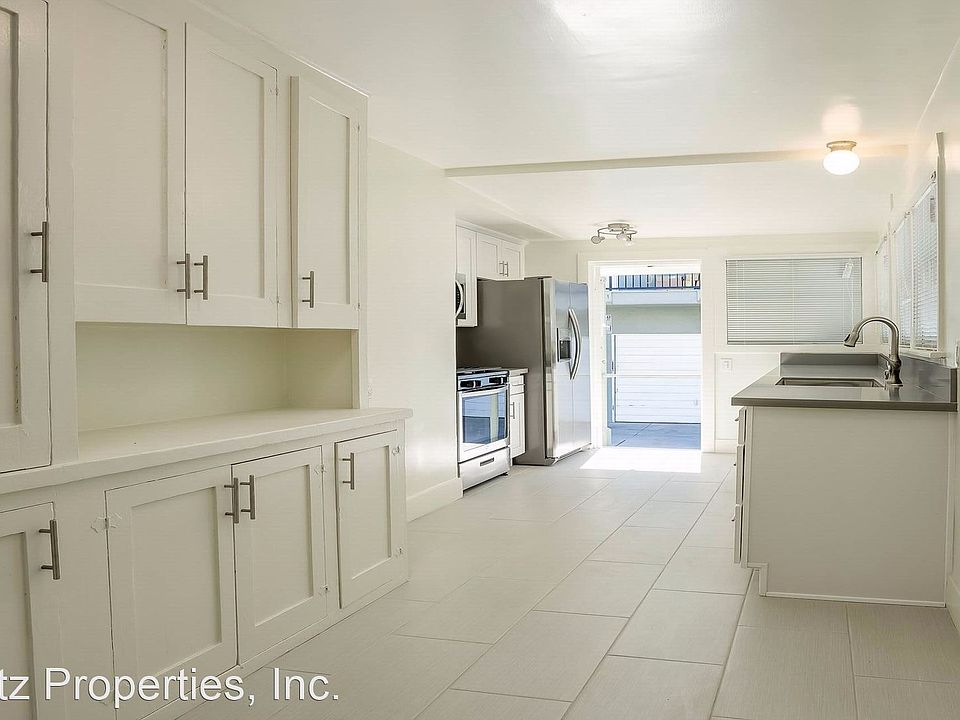 1st image of 6544 De Longpre Ave