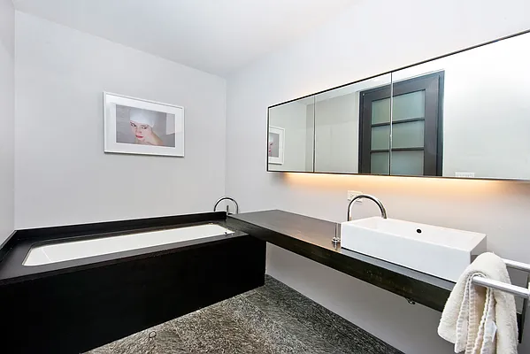 Rented by DYNY Inc | media 21