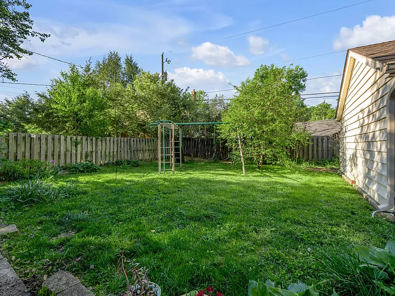 121 Dantzler Dr — Photo 17