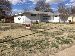 445 W James St, Dighton, KS 67839