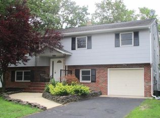 2 Burdge Dr, Howell, NJ 07731