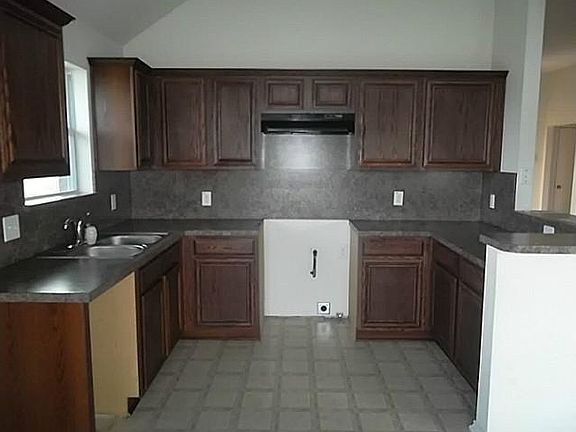 5th image of 1909 Meadowlark Ln