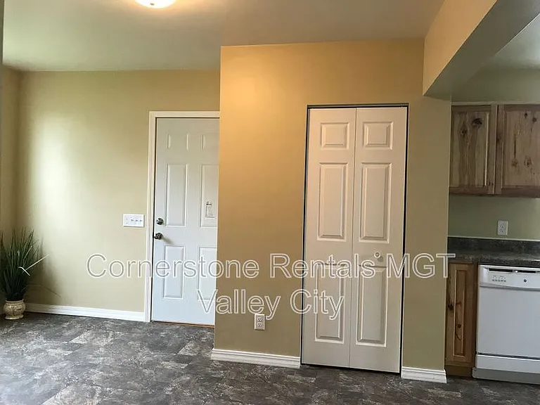 842 4th St SW — Photo 6