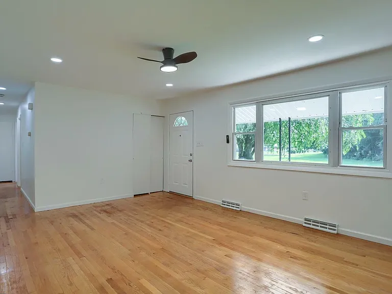 426 Linden St — Photo 4