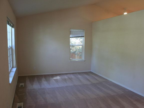 4th image of 975 SE Sunwood Ct