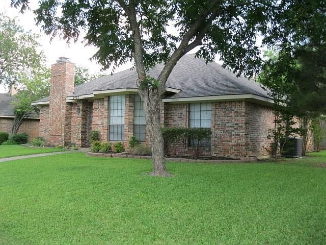 1st image of 2407 Crestview Dr