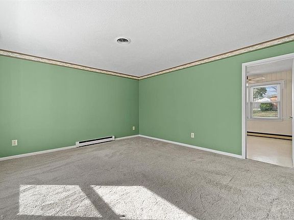 5th image of 108 Corliss St