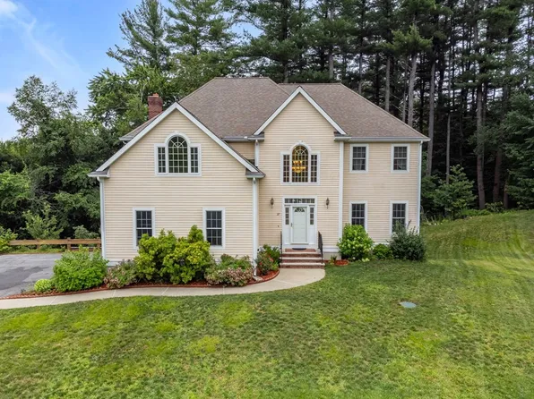 27 Copley Dr, Northborough, MA 01532