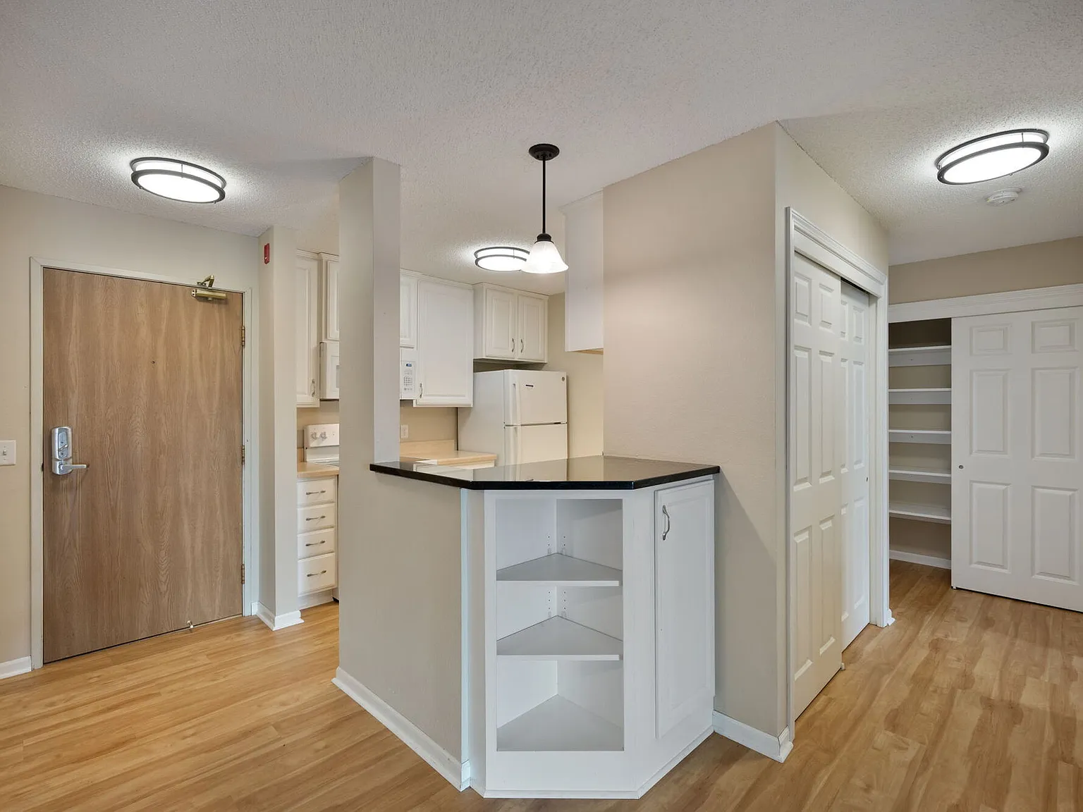 Heritage Park Apartments — Photo 2