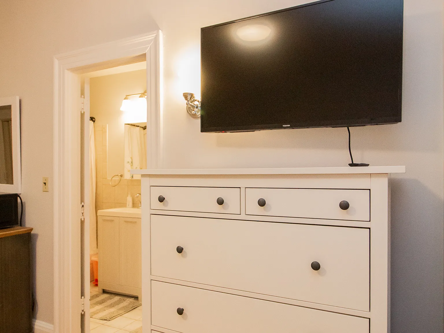 Studio, 450 sqft, $3,990 — Photo 4