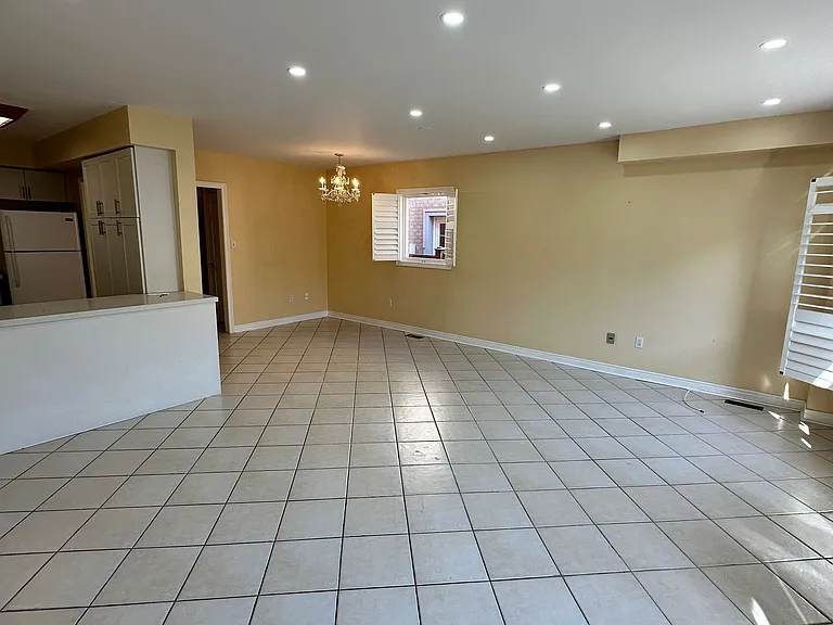 141 Foxchase Ave — Photo 11