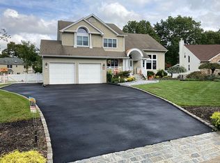 3 Tree Top Path, Nesconset, NY 11767