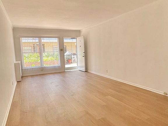 3rd image of 200 S Sycamore Ave APT 5