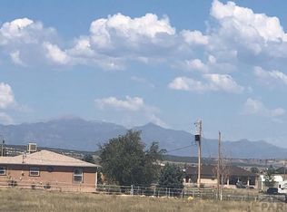 905 E Walden Dr, Pueblo West, CO 81007