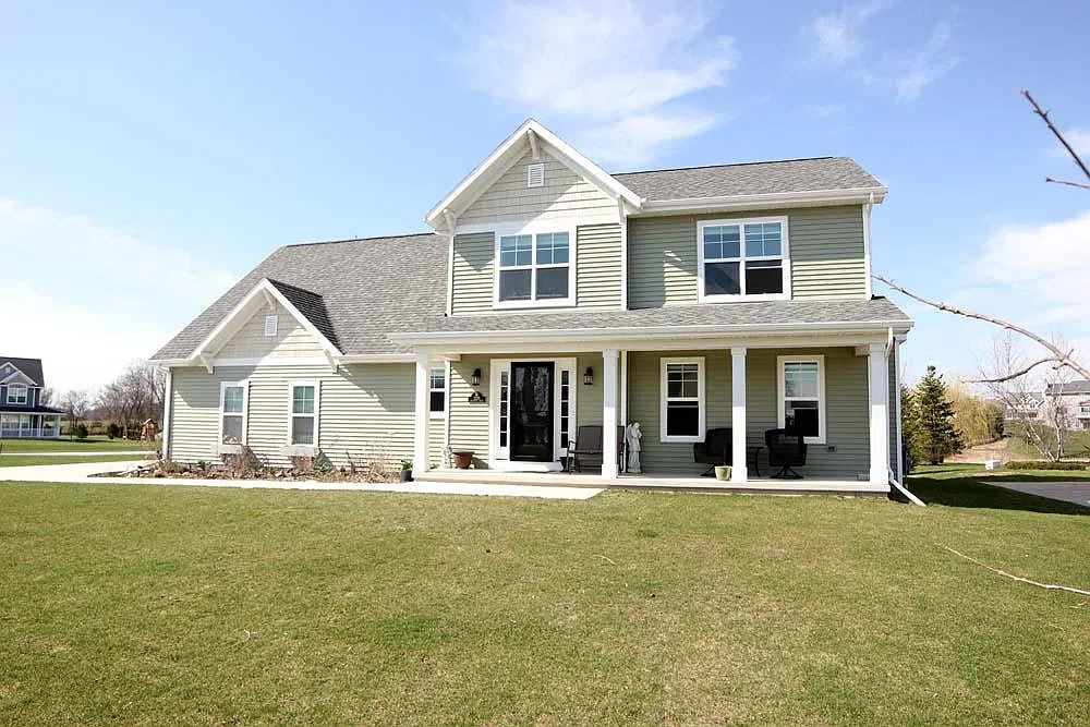 1226 Greystone Dr photo 1