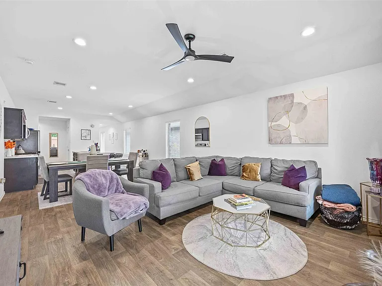 22434 Forest Gorge Ln — Photo 8