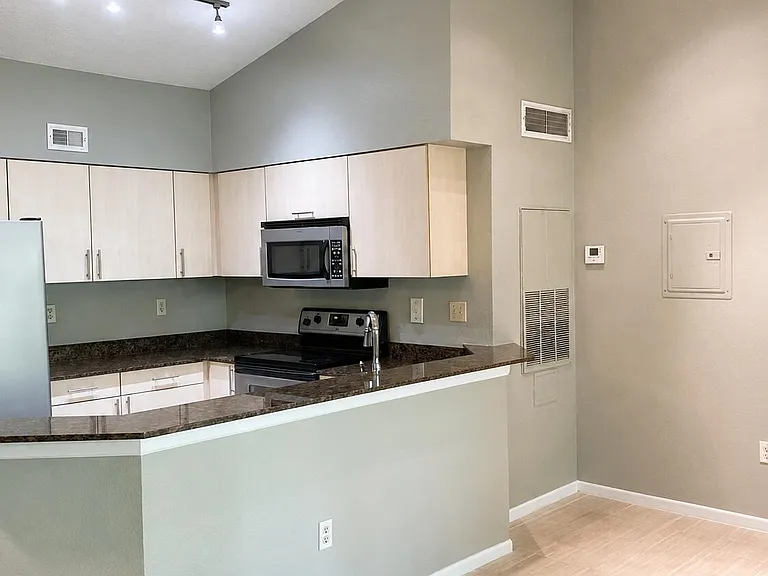 2550 SW 18th Ter #1606 — Photo 1