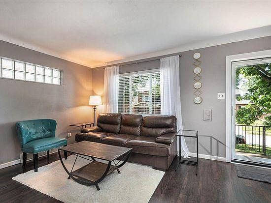 1st image of 6133 Victoria Ave