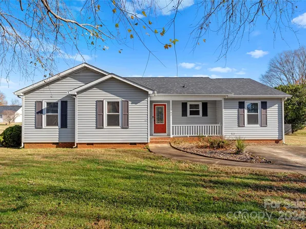 107 Dawn Dr, Mount Holly, NC 28120