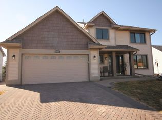 2414 Hynes Ave N, Oakdale, MN 55128