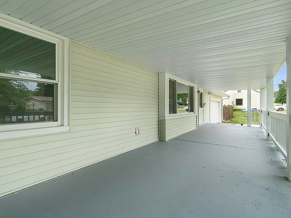 3rd image of 2911 Oak Grove Ln