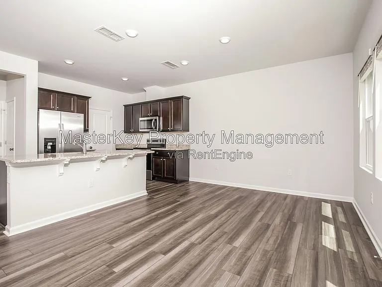 804 McKenzie Park Ter — Photo 7