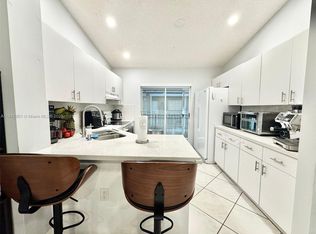 2527 W 76th St APT 212, Hialeah, FL 33016