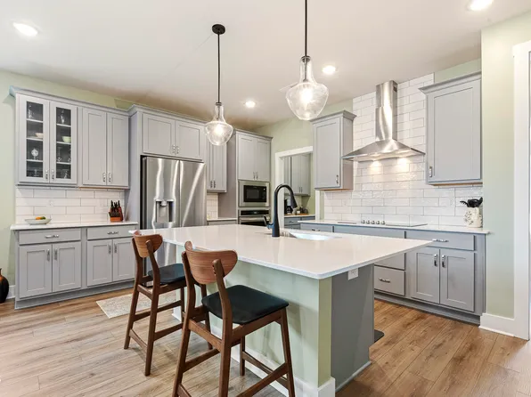 217 Salem Village Dr, Fuquay Varina, NC 27526