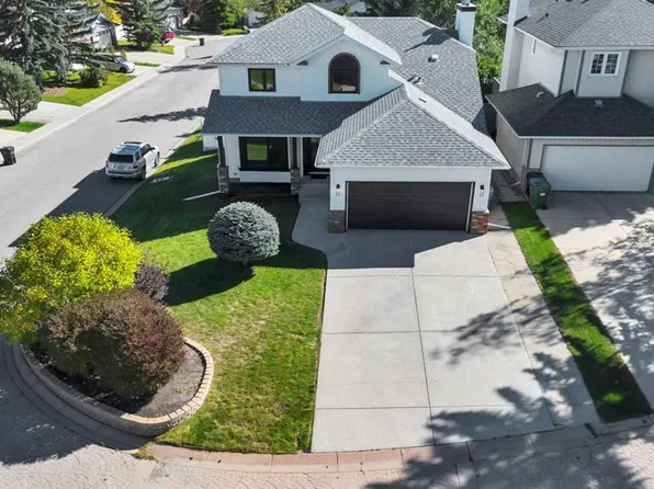238 Hawktree Bay NW, Calgary, AB T3G 2Z3