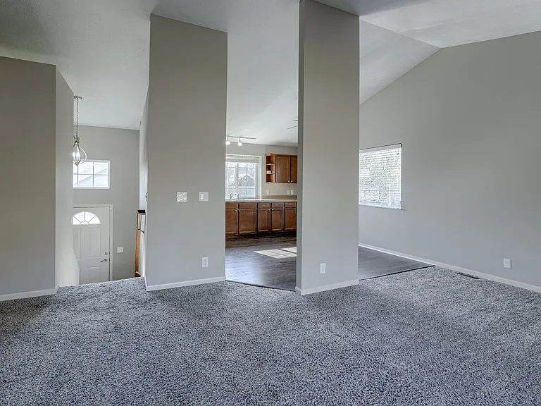 6121 S 190th Ter — Photo 4