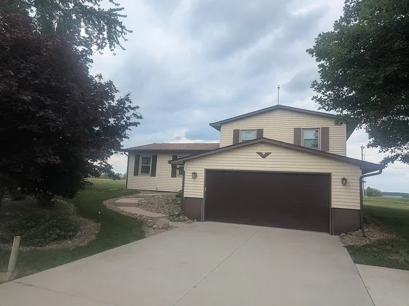 2106 E Trailside Dr N, Mahomet, IL 61853
