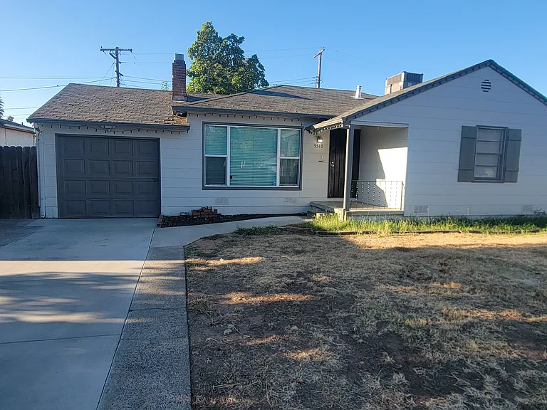 5510 33rd Ave — Photo 1