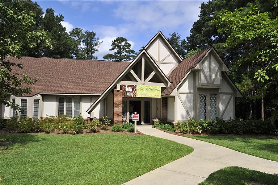 Leasing Office Exterior