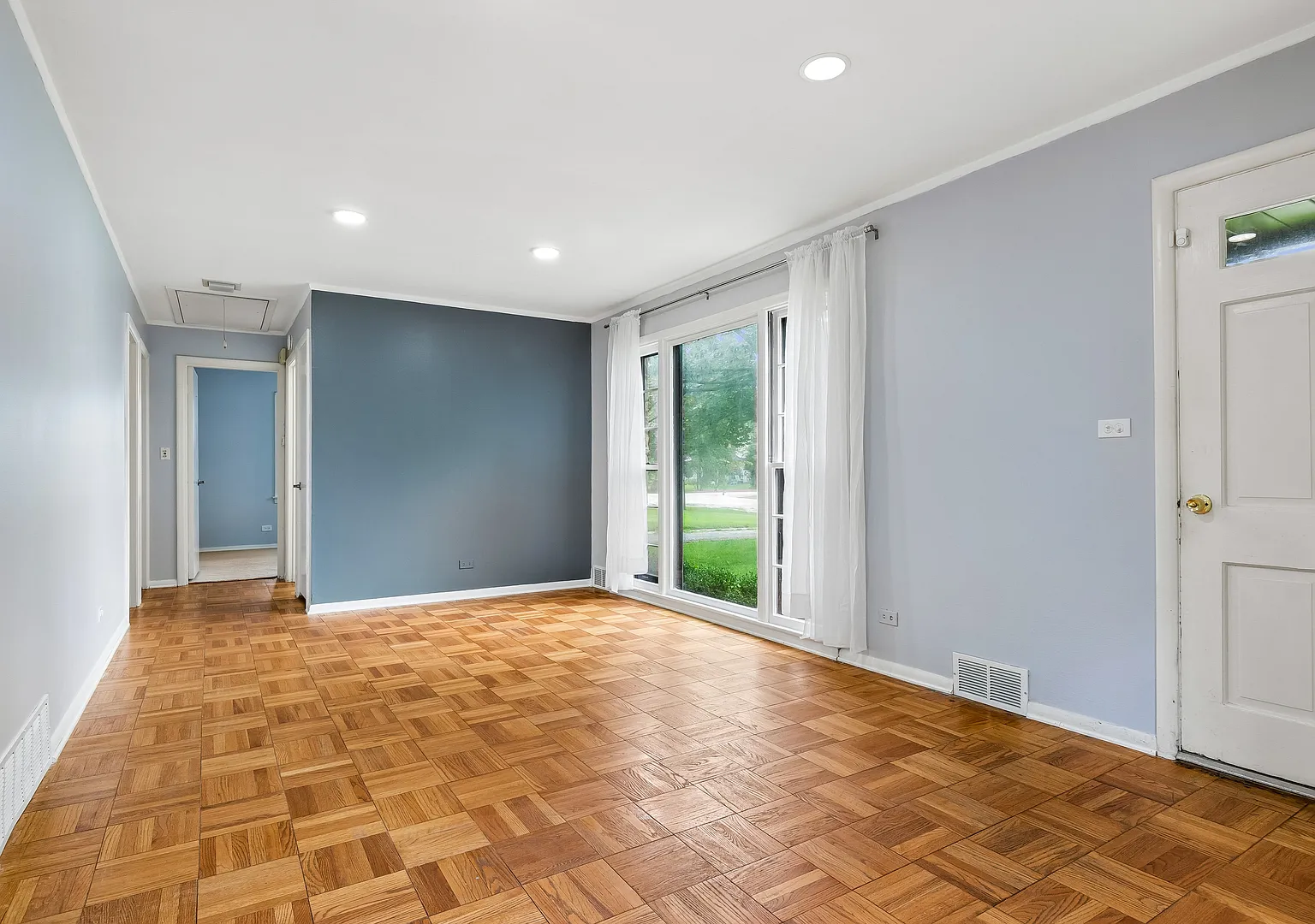 3 bed, 2.5 bath, 1747 sqft, $3,495 — Photo 3