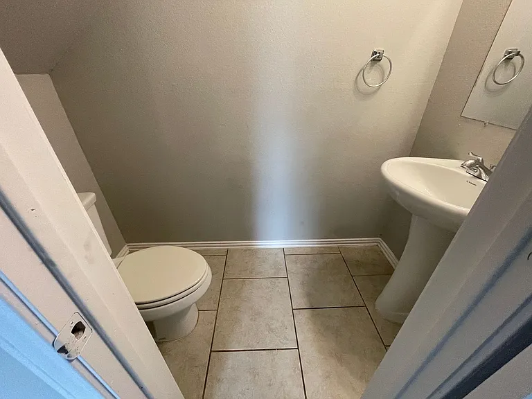 1101 Parkview Dr — Photo 13