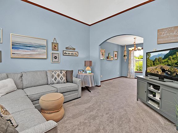 5th image of 385 Highbanks Valley Ct