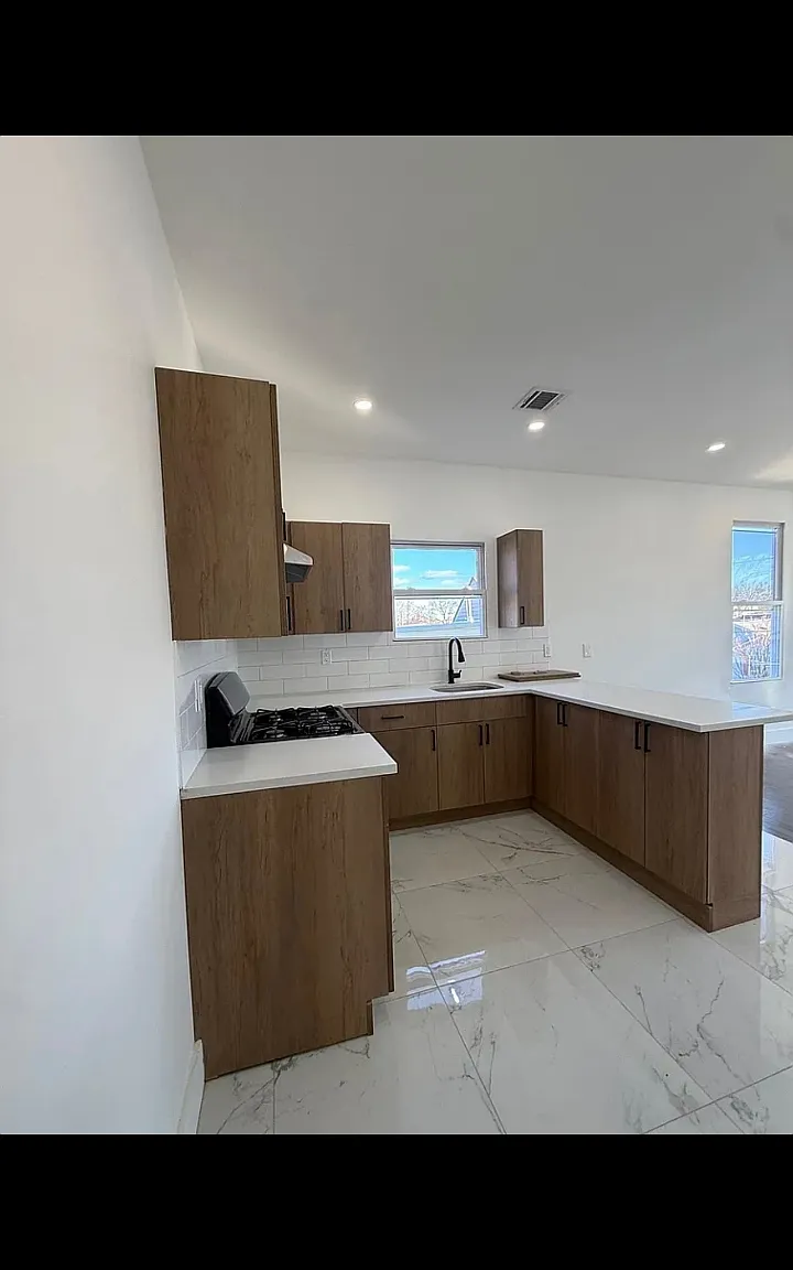 3 bed, 1.5 bath, $2,200 — Photo 1