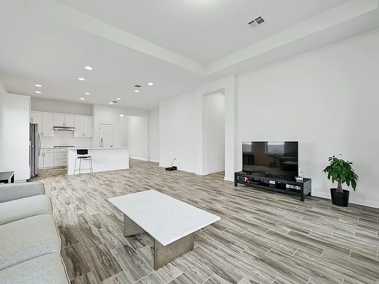 6725 Denia Dr — Photo 13
